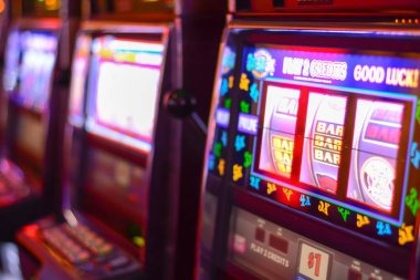 idamantoto mobile app interface showing slot game lobby and tournament leaderboard